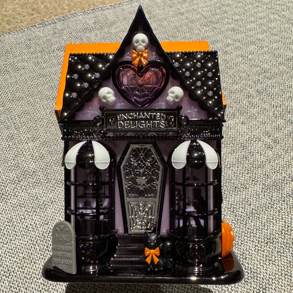 Bath & Body Works - Haunted House Projector - Wallflowers Home Fragrance Plug - Picture 2 of 11